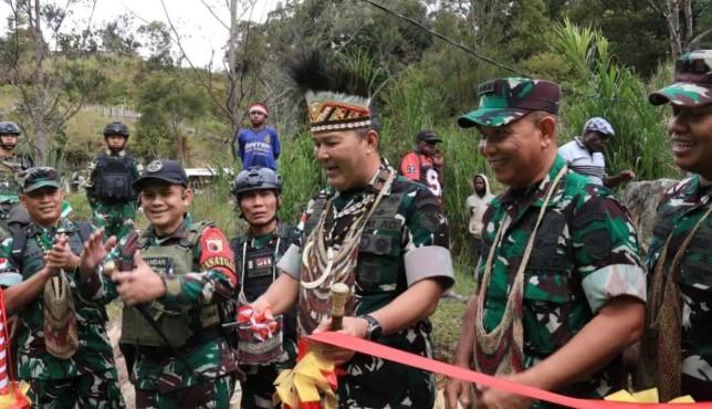 Danrem 172/PWY Meresmikan PLTMH Karya Satgas Yonif 511/DY untuk Dukung Listrik di Lanny Jaya