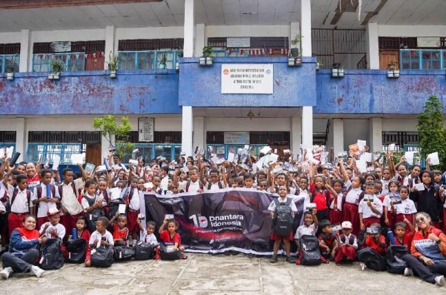 Pertamina Patra Niaga Bagikan 2.000 Paket Perlengkapan Sekolah untuk Siswa dan Anak Yatim di Jayapura