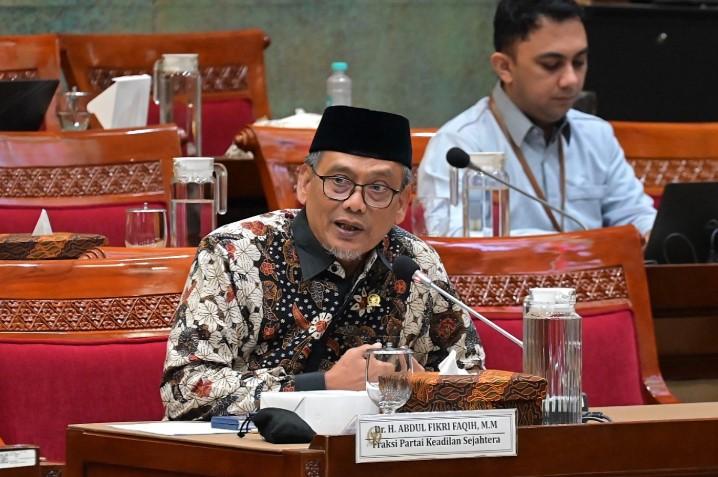 Komisi X DPR Desak Sekolah Sinkronkan Pembatasan Media Sosial Anak dengan Sistem Pembelajaran