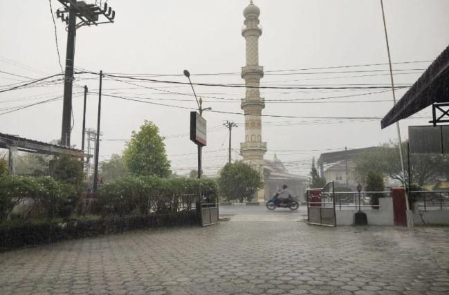 BMKG Peringatkan Potensi Hujan Lebat hingga Sangat Lebat di Sejumlah Wilayah Indonesia