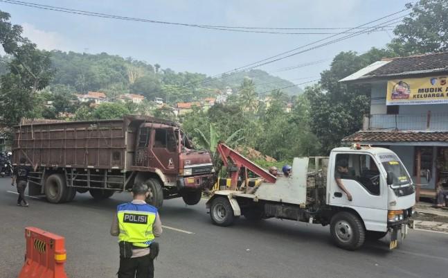 Kecelakaan Truk Pengangkut Sapi di Nagreg Tewaskan Pemudik Asal Ciamis, Lalu Lintas Sempat Macet