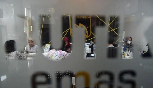 Harga Emas Antam Naik Rp8.000 Jadi Rp2.996.000 per Gram, Buyback Ikut Menguat