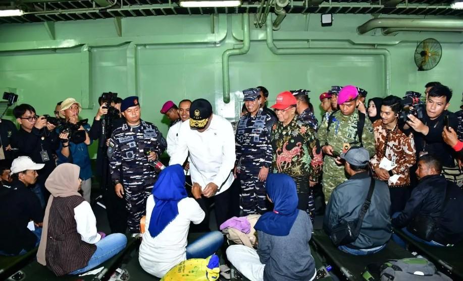 Mudik Gratis Baznas-TNI AL Berangkatkan 1.448 Pemudik dan 503 Motor Gunakan KRI Banda Aceh ke Jawa