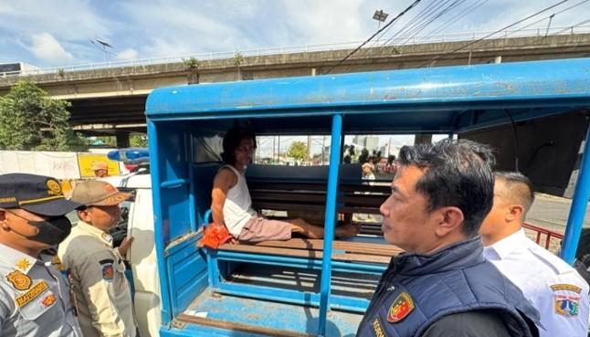 "Pak Ogah" Jadi PPKS Terbanyak yang Ditertibkan di Jakarta Barat