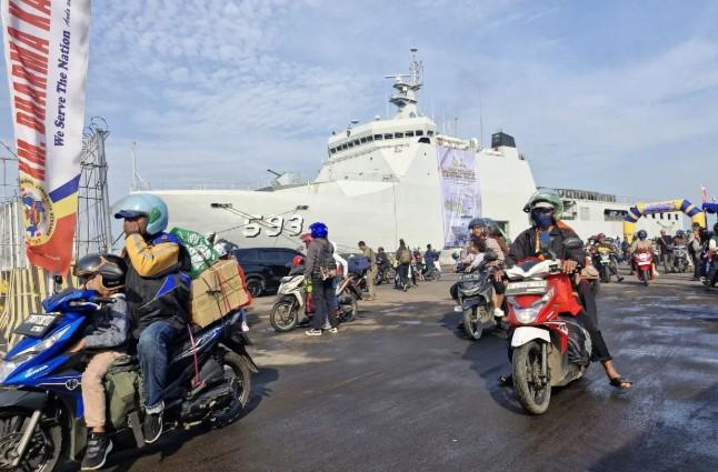 707 Pemudik Tiba di Semarang Naik Kapal Perang, Program Mudik Gratis Dinilai Bantu Kurangi Beban Jalan
