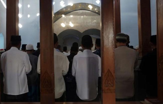 Sekitar 100 Jamaah di Tulungagung Gelar Shalat Idul Fitri Lebih Awal, Berlangsung Kondusif Tanpa Gesekan