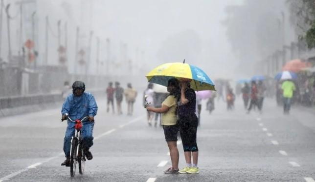 BMKG Peringatkan Potensi Hujan Lebat dan Petir di Sejumlah Wilayah Indonesia pada Kamis