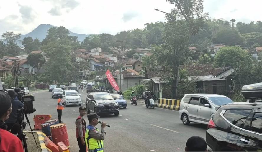 Kemacetan Jalur Nagreg Terurai, Polresta Bandung Terapkan One Way Sepenggal Tiga Kali dalam Sehari