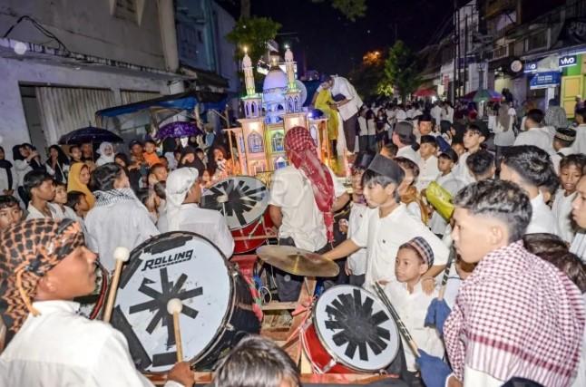 Takbir di Mataram Berlangsung dalam Dua Waktu di Tengah Nyepi dan Perbedaan Idul Fitri