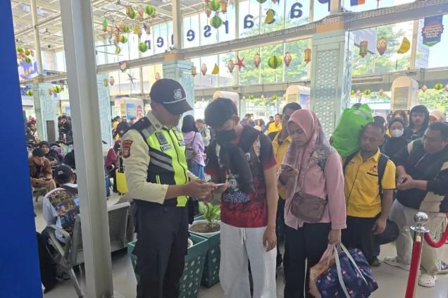 Arus Mudik Stasiun Pasar Senen Menurun di H-1 Lebaran 2026, Puncak Terjadi Dua Hari Sebelumnya