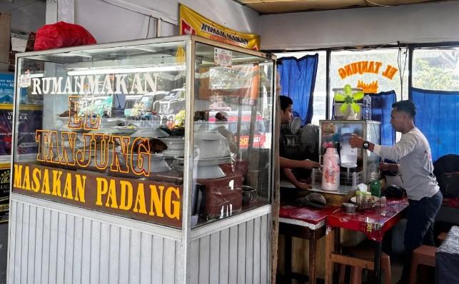 Pedagang Kampung Rambutan Raup Omzet Hingga Rp8 Juta per Hari Saat Puncak Mudik Lebaran 2026