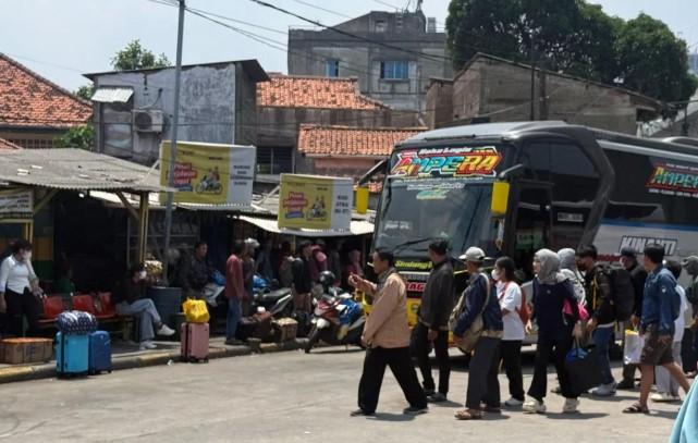 Pengelola Terminal Lebak Bulus Imbau Sopir Utamakan Keselamatan di Tengah Lonjakan Mudik Lebaran