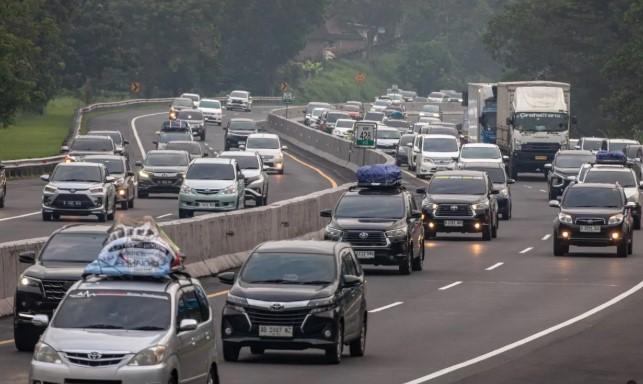 Polri Evaluasi One Way Nasional hingga KPK Fasilitasi Tahanan Salat Id dalam Rangkaian Peristiwa Hukum