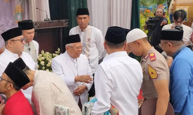 Ma’ruf Amin Tekankan Ramadhan Bangun Solidaritas Ekonomi Umat dalam Khutbah Idul Fitri di Balai Kota DKI