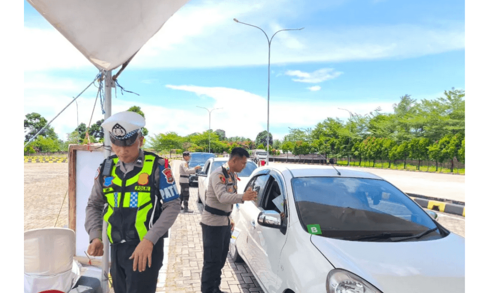 Polres Lampung Selatan Terapkan Skrining Tiket di Bakauheni, Kendaraan Diberi Stiker Khusus
