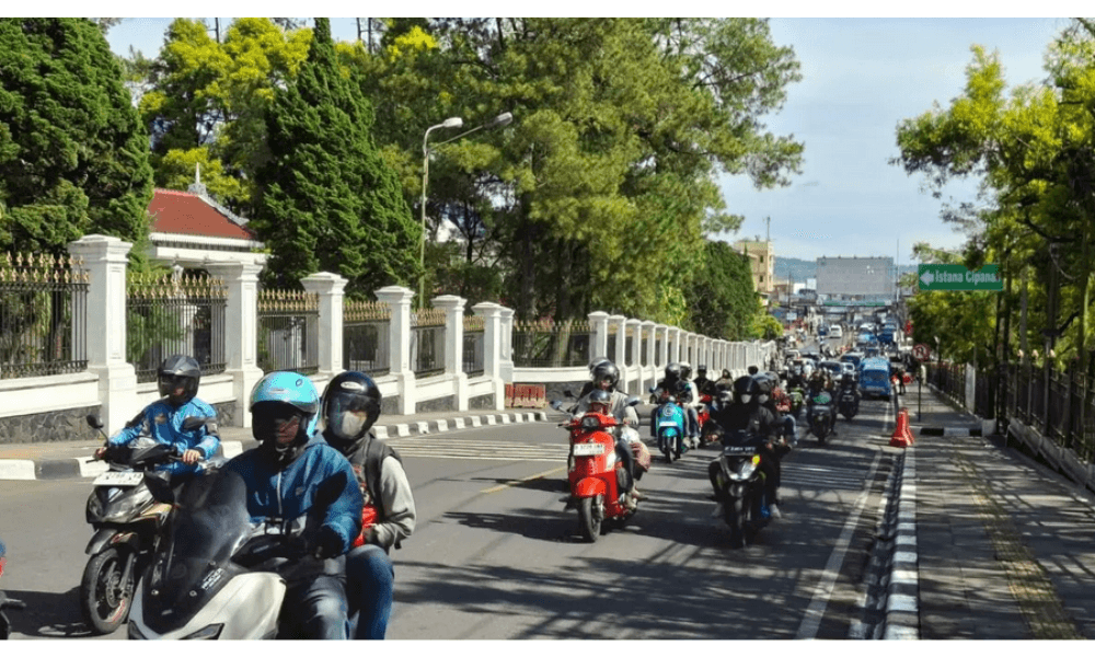 Arus Mudik Jarak Dekat Masih Tinggi, Jalur Cianjur Padat pada H+2 Lebaran