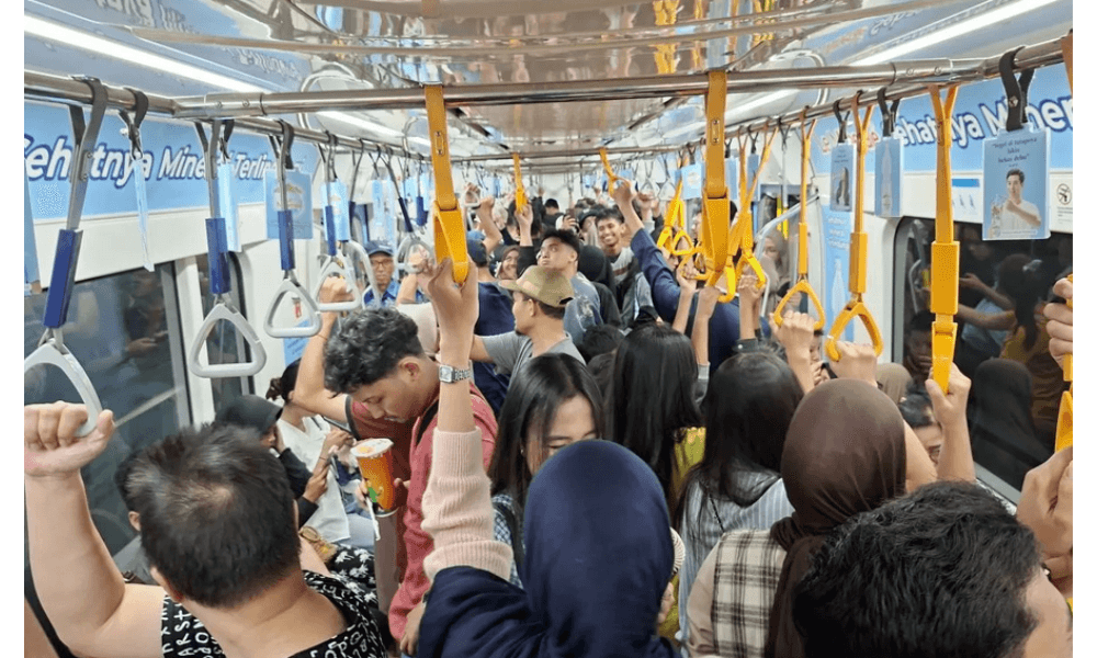 Libur Lebaran 2026, Warga Serbu MRT Menuju Blok M Manfaatkan Tarif Rp1
