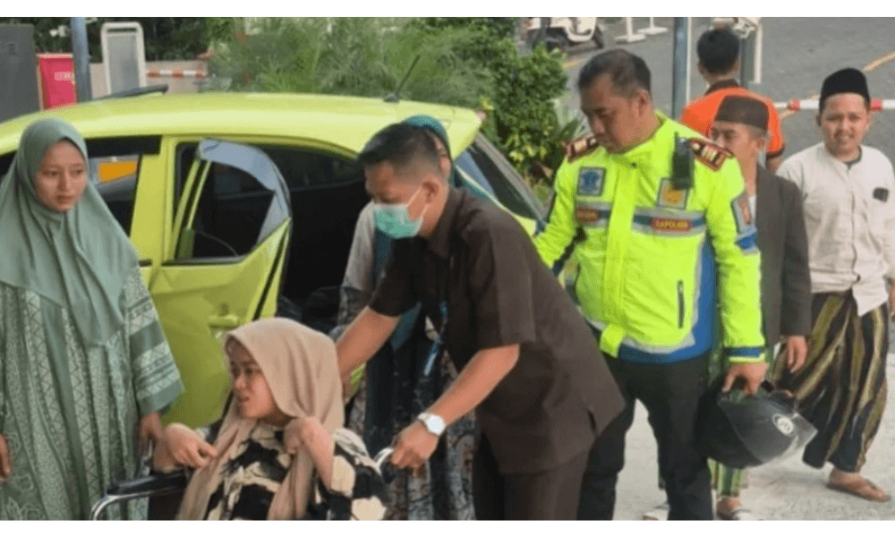 Kapolsek Ciawi Kawal Ibu Hamil Prematur di Tengah Macet Puncak, Pasien Selamat Tiba di RS