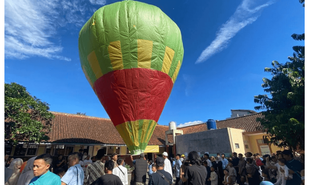 Tradisi Ngapungkeun Balon di Garut Jadi Simbol Kebersamaan dan Potensi Wisata Lebaran