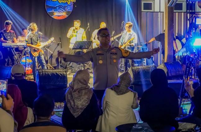 Polres Ciamis Hadirkan Hiburan Musik di Rest Area, Upaya Humanis Redam Stres Pemudik