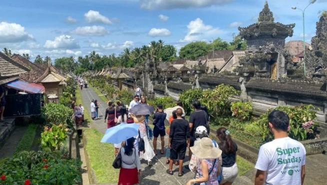 Wisatawan Domestik Dominasi Kunjungan ke Desa Penglipuran Bali Selama Libur Lebaran 2026