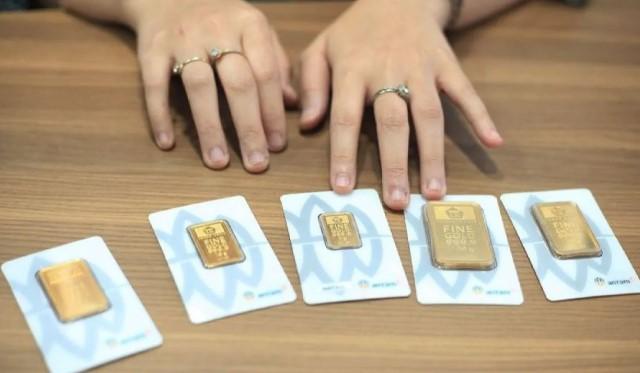 Harga Emas Antam Anjlok Rp50.000 Jadi Rp2,843 Juta per Gram pada Senin Pagi
