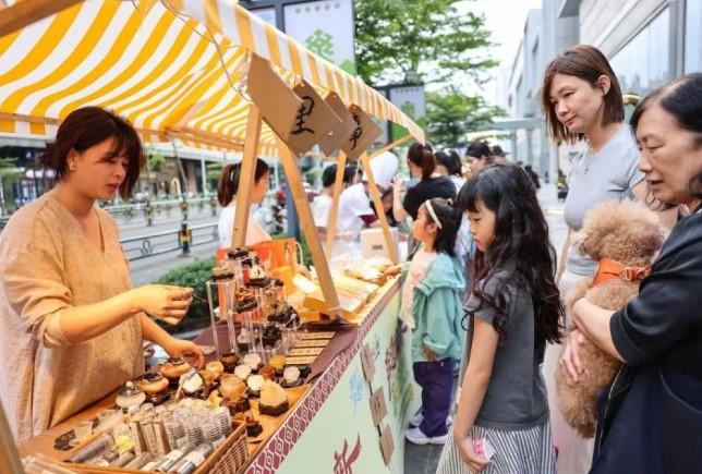 Bazar Warisan Budaya Takbenda di Haikou Tampilkan Ragam Tradisi Lokal yang Memikat Pengunjung