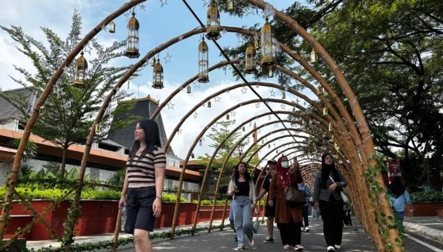 TMII Jadi Destinasi Favorit Libur Lebaran 2026, Ribuan Pengunjung Padati Kawasan Wisata Keluarga
