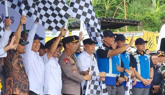 Kapolri dan Tiga Menteri Resmi Buka One Way Nasional dari Kalikangkung Saat Puncak Arus Balik