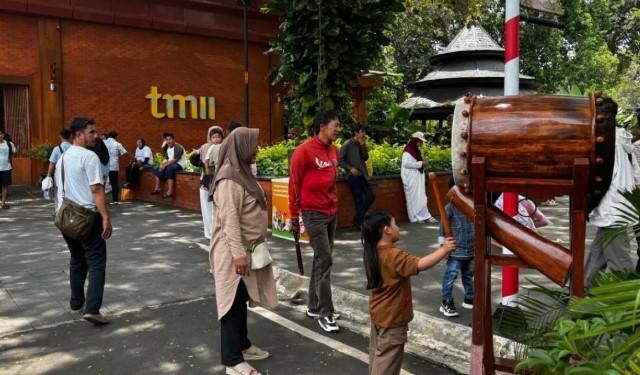 Libur Lebaran, Pengunjung TMII Tembus 7.000 Orang hingga Siang Hari