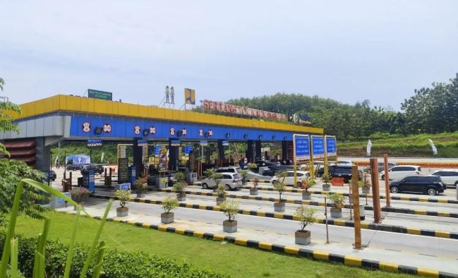 Jelang One Way Nasional, Lalu Lintas di GT Kalikangkung Terpantau Ramai Lancar