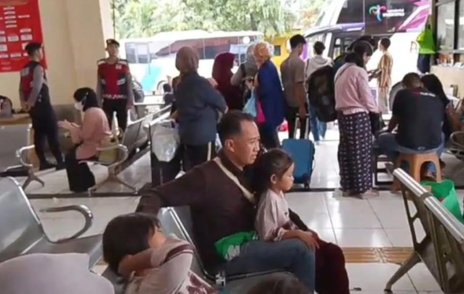 Arus Balik Lebaran 2026 di Jakarta Meningkat Tajam hingga 80 Persen, Terminal Mulai Dipadati Penumpang
