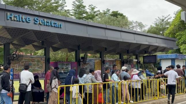 Wisata Lebaran di TMII Jadi Favorit, Warga dari Sumbar hingga Maluku Utara Padati Lokasi