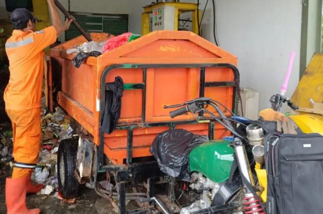 Lonjakan Wisatawan Picu Sampah 83 Meter Kubik di Pulau Untung Jawa Saat Lebaran