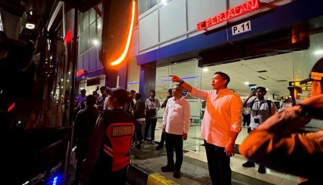 Menhub dan Seskab Tinjau Arus Balik Lebaran di Terminal Pulo Gebang untuk Pastikan Kelancaran Perjalanan
