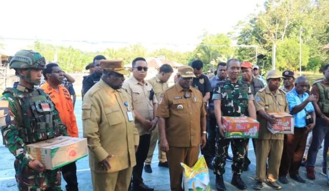 Pemkab Maybrat Bersama TNI-Polri Salurkan Bantuan Pangan Usai Insiden Penembakan yang Tewaskan Prajurit