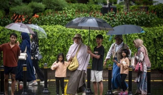 BMKG Memprakirakan Hujan Ringan Guyur Jakarta pada Rabu Siang hingga Sore Hari