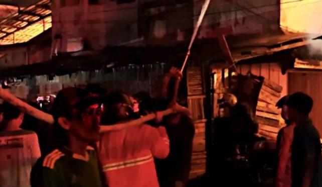 Kebakaran Pasar Segiri Samarinda Hanguskan 44 Bangunan, Petugas Berjibaku Padamkan Api