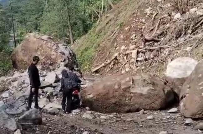 Longsor Susulan di Jepara Tutup Total Akses Jalan Damarwulan–Tempur Akibat Hujan Lebat