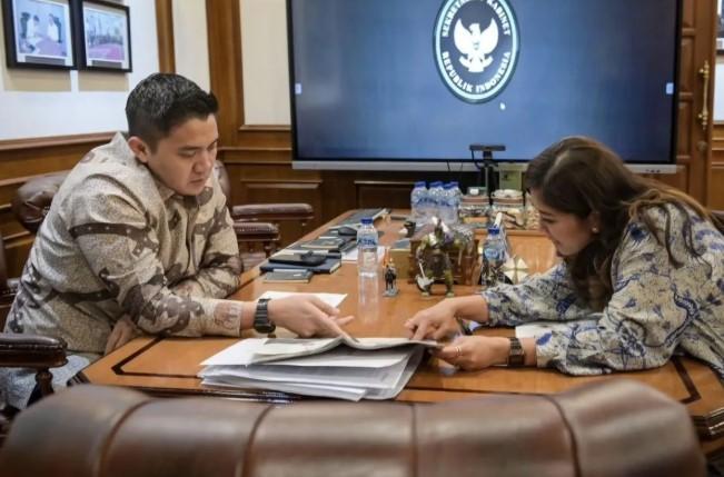 Seskab Teddy dan Menkomdigi Bahas Implementasi PP Tunas, Pemerintah Tegas Awasi Platform Digital