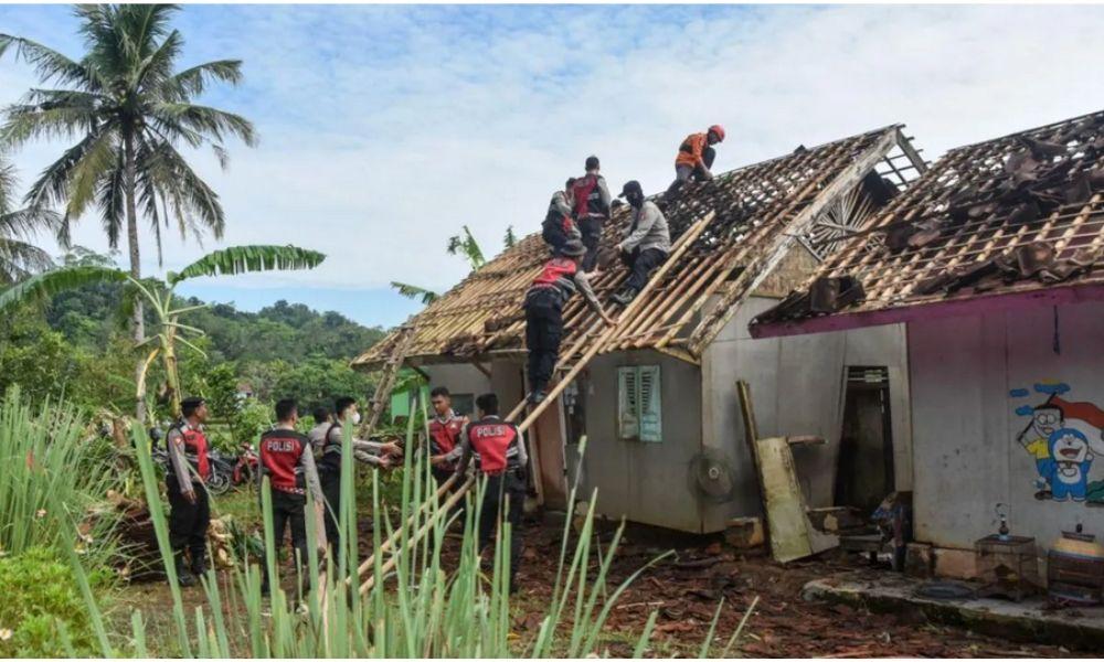 Cuaca Ekstrem Rusak Puluhan Rumah di Ciamis, BPBD Turunkan Tim