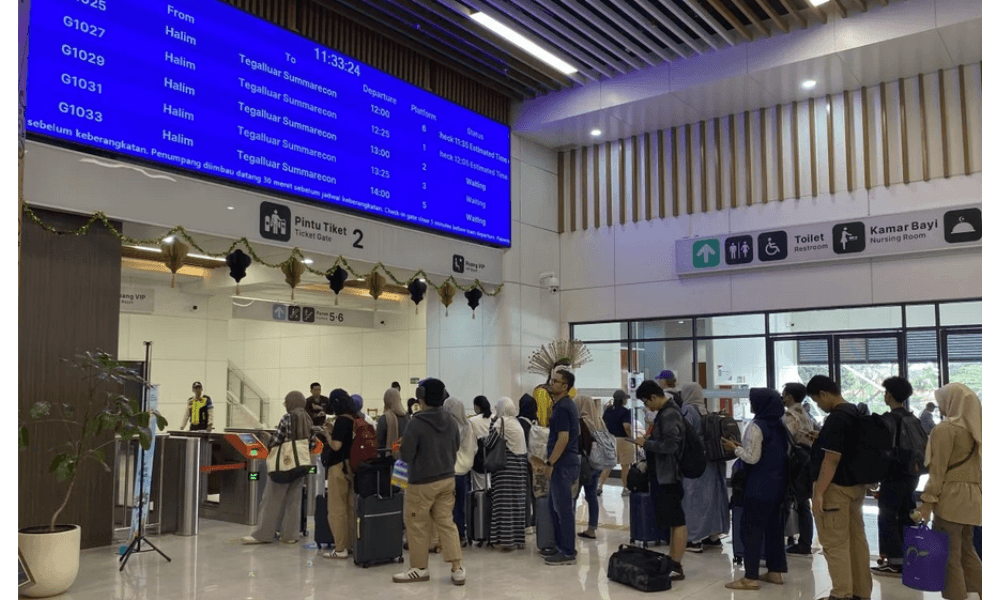 KCIC Catat 12 Ribu Tiket Whoosh Terjual pada H+7 Lebaran, Penumpang Diprediksi Tembus 20 Ribu