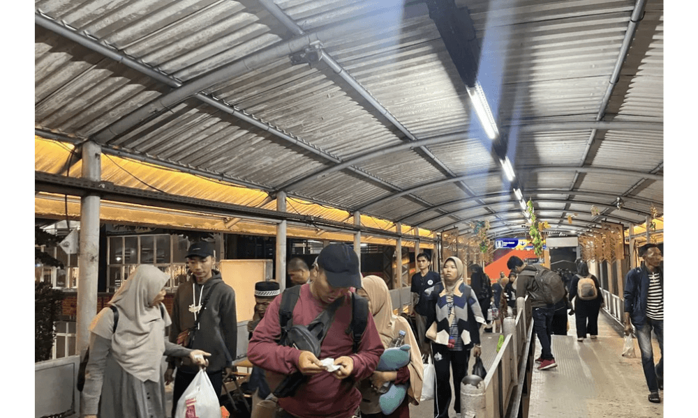 Arus Balik H+7, Ribuan Pemilir Padati Pelabuhan Bakauheni hingga Dini Hari