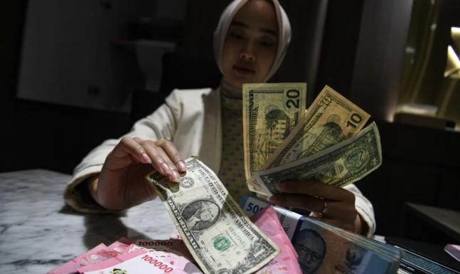 Nilai Tukar Rupiah Dibuka Melemah Tipis ke Rp16.981 per Dolar AS pada Senin Pagi