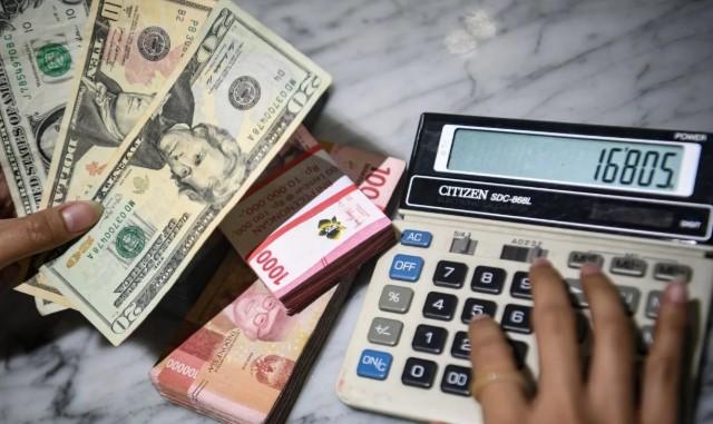 Rupiah Melemah ke Rp16.981 per Dolar AS Dipicu Lonjakan Harga Minyak Dunia