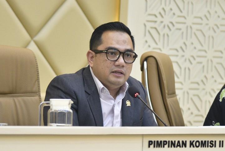 Komisi II DPR RI Tekankan Efisiensi Anggaran Daerah di Tengah Lonjakan Harga Minyak Dunia