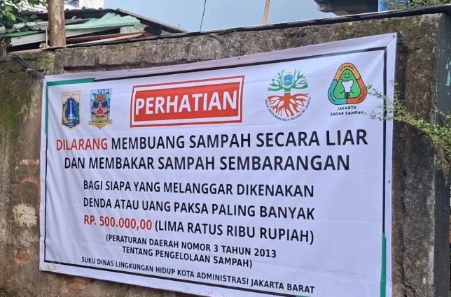 Tumpukan Sampah Viral di Pasar Kopro, Sudin LH Pasang Spanduk Larangan dan Ancam Denda Pelanggar