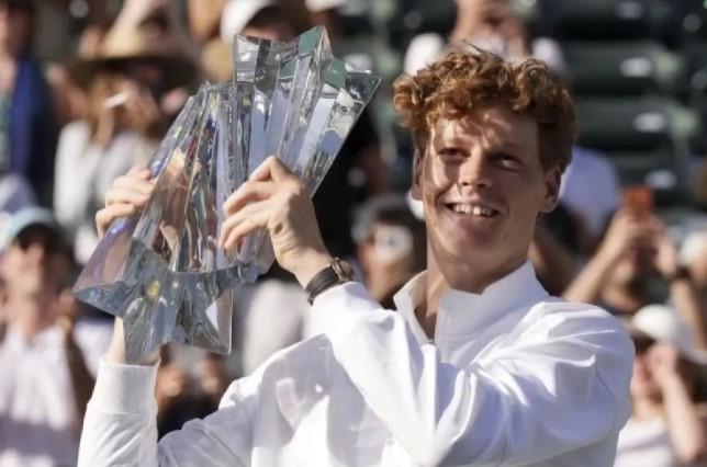 Jannik Sinner Kian Dekati Carlos Alcaraz dalam Perebutan Peringkat Satu ATP 2026