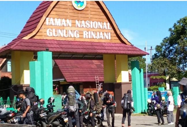 Pendakian Gunung Rinjani Kembali Dibuka, Ratusan Wisatawan Mulai Serbu Enam Jalur Resmi