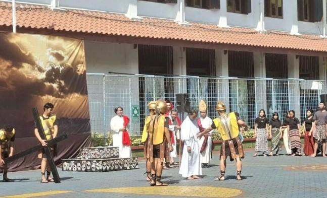 Visualisasi Jalan Salib di Cililitan Angkat Pesan Pertobatan Ekologis dalam Perayaan Paskah 2026